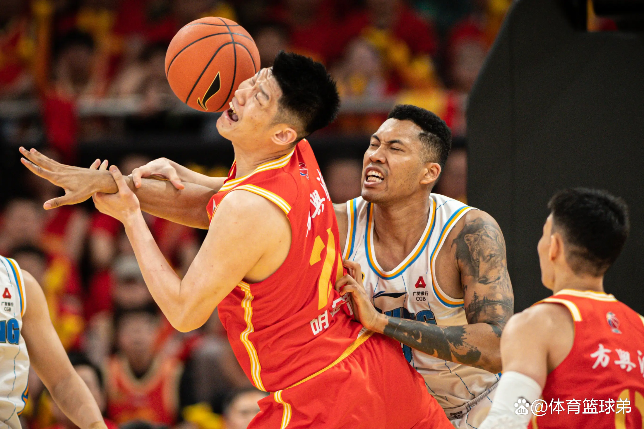 金年会在线体育-包含集结日广厦男篮备战德甲，战术微调细节曝光，引发热议，赛程密集仍需轮换的词条