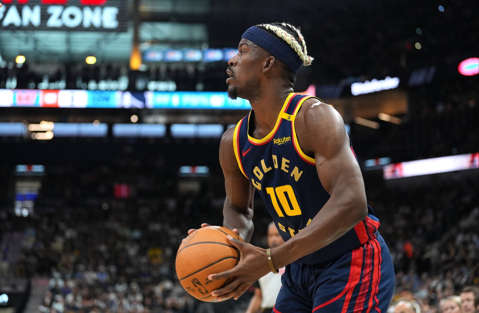 包含广州队训练开放日，清晨篮板制胜引欢呼，NBA季后赛在即，控场能力受关注的词条