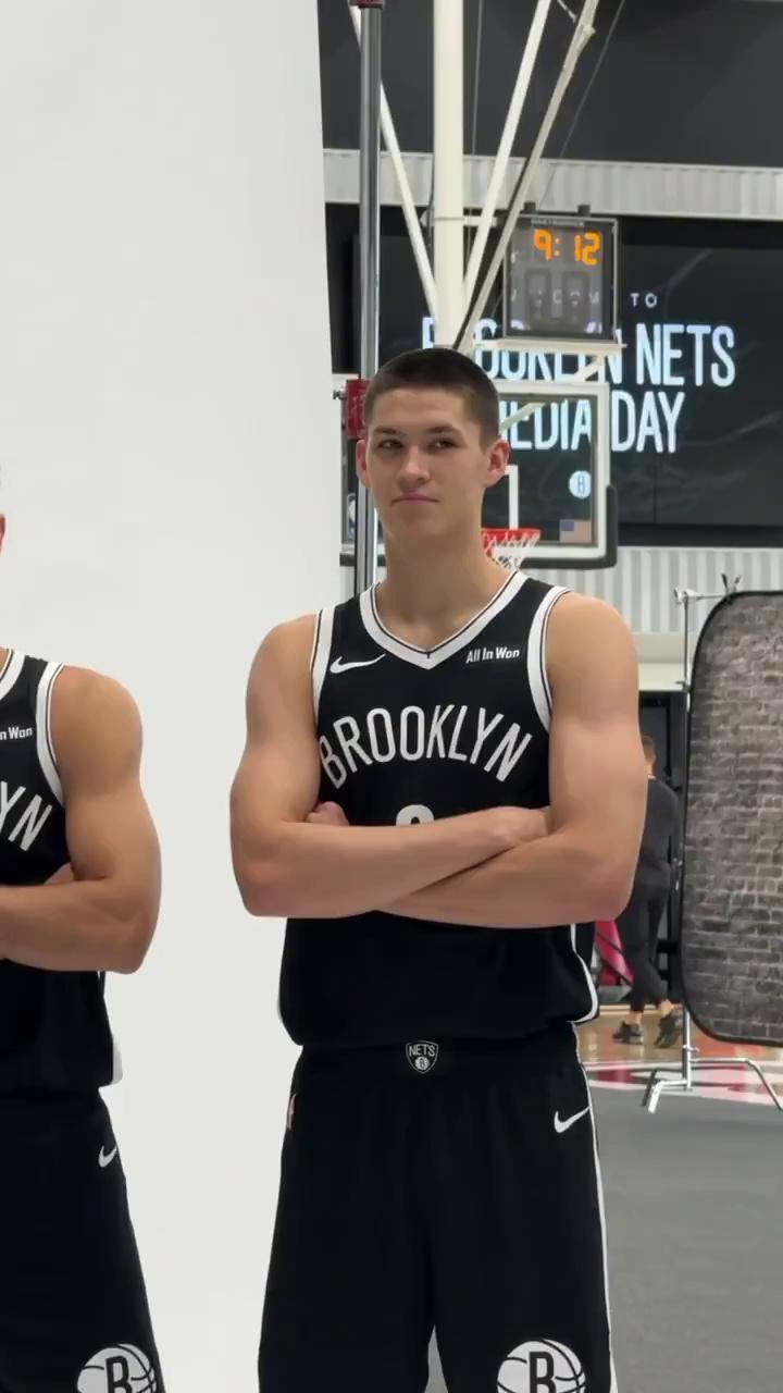 赛后欧联焦点战；布鲁克林篮网队长鼓劲；目标明确；轮换策略成焦点的简单介绍