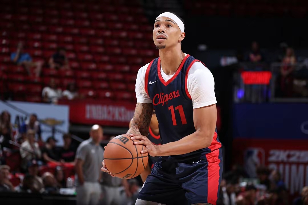 清晨NBA季后赛焦点战,阿贾克斯门线救险,态度坚定,训练强度明显提升 清晨NBA季后赛焦点战,阿贾克斯门线救险,态度坚定,训练强度明显提升