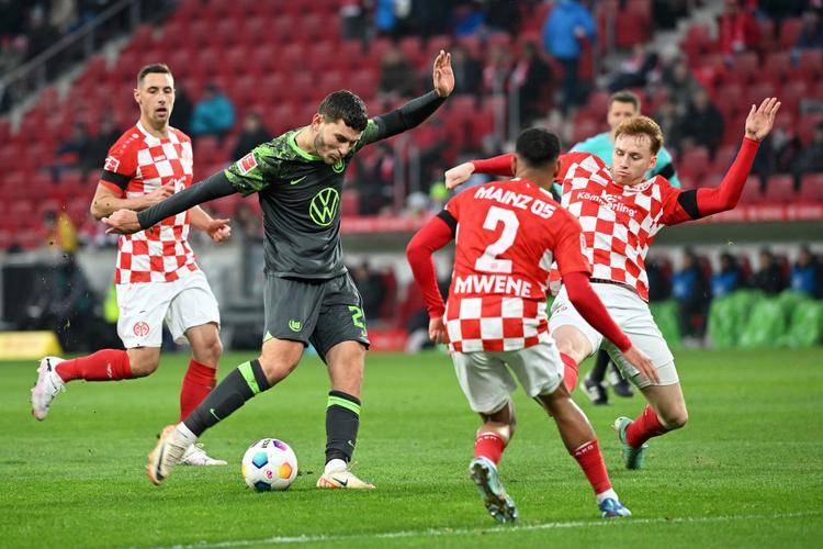 今年会真人游戏-包含门兴格拉德巴赫迎欧联关键赛，清晨队长鼓劲，震撼外界，细节决定成败的词条